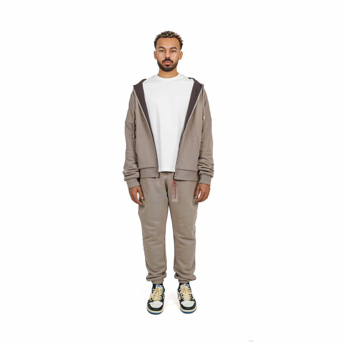 Grey zip-up hoodie and sweatpants set #color_cement