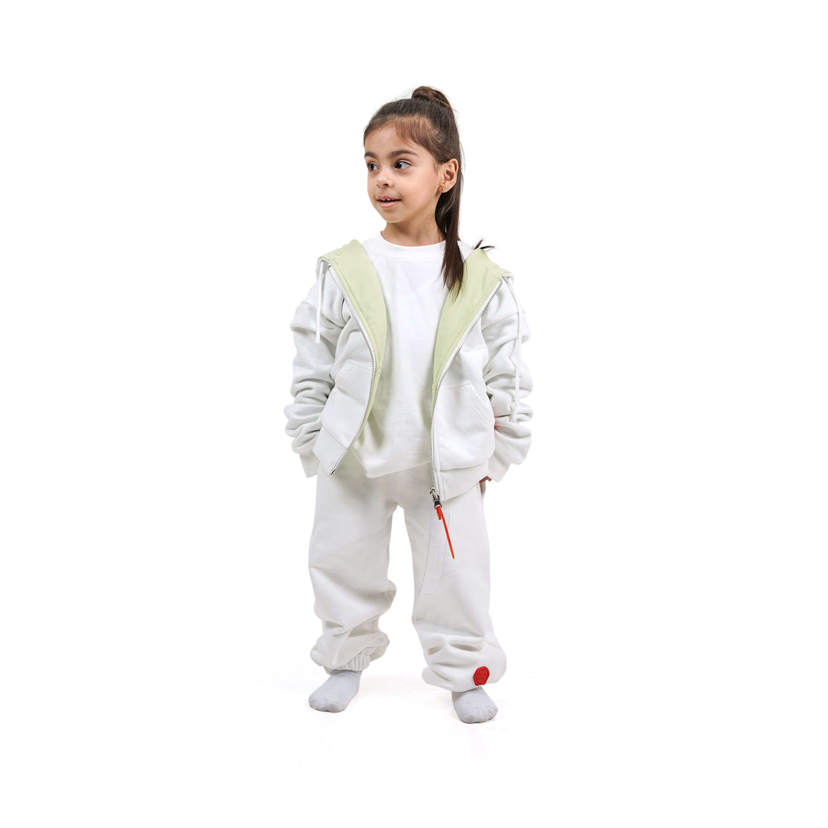 Kids white zip-up hoodie and sweatpants set #color_matcha